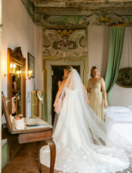 Strapless satijnen trouwjurk van Pronovias