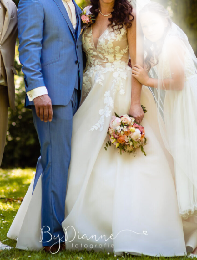 Blush/ champagne kleurige Enzoani Blue Lennox trouwjurk in maat 36