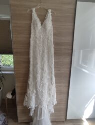 Blue by Enzoani: Lesley maat 40