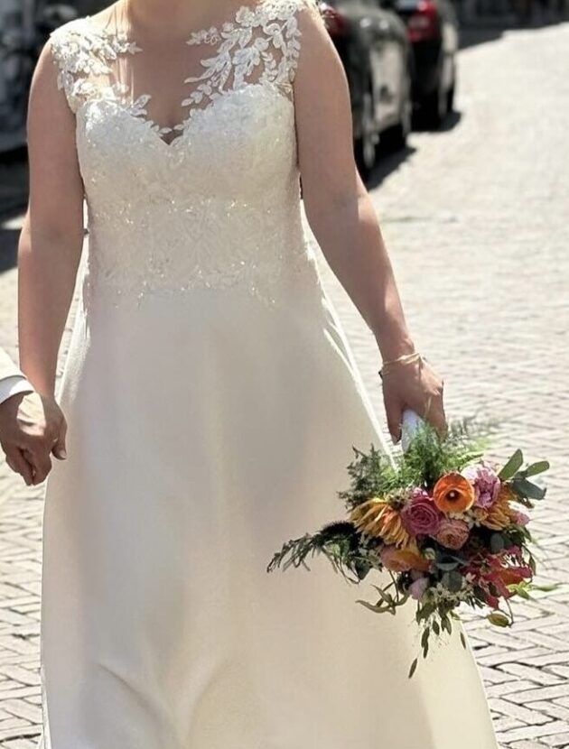 Trouwjurk Très Chic met kapmouwtjes