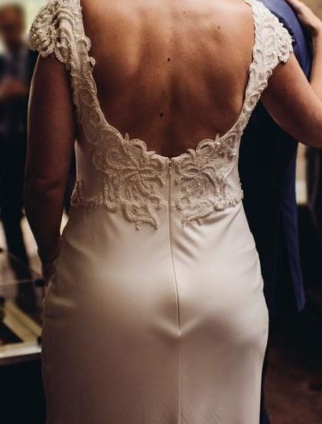 Mooie elegante eenvoudige bruidsjurk