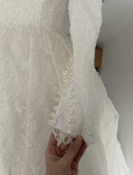 Een prinsessen trouwjurk met lange mouwen