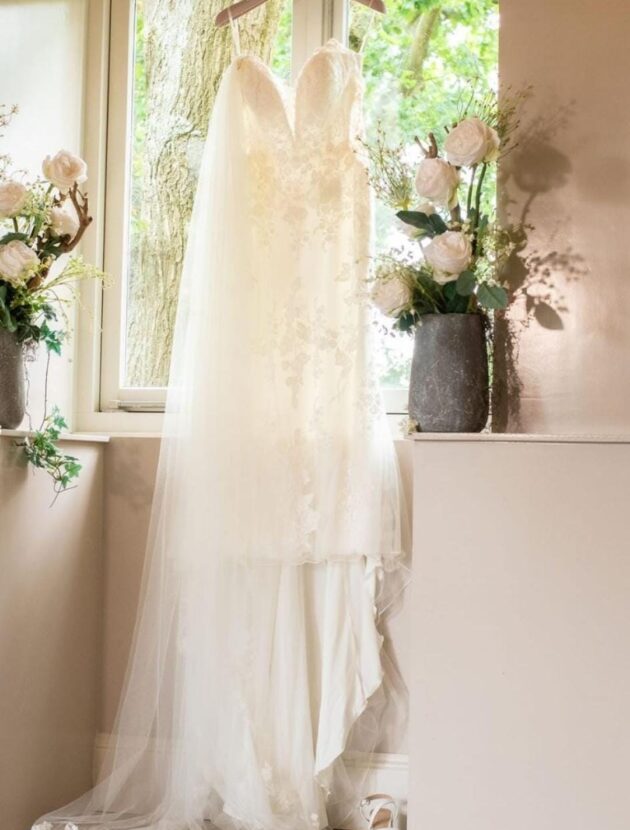 Sincerity bridal 44343. Label Size EU 40 • Ivory / Ivory