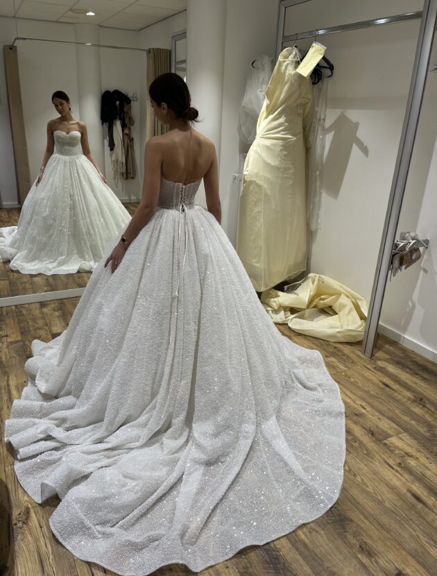 Trouwjurk Tulle met veel steentjes
