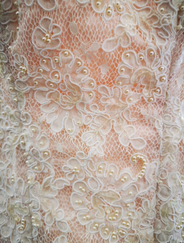 Prachtige trouwjurk met mooie details, topje los van rok.