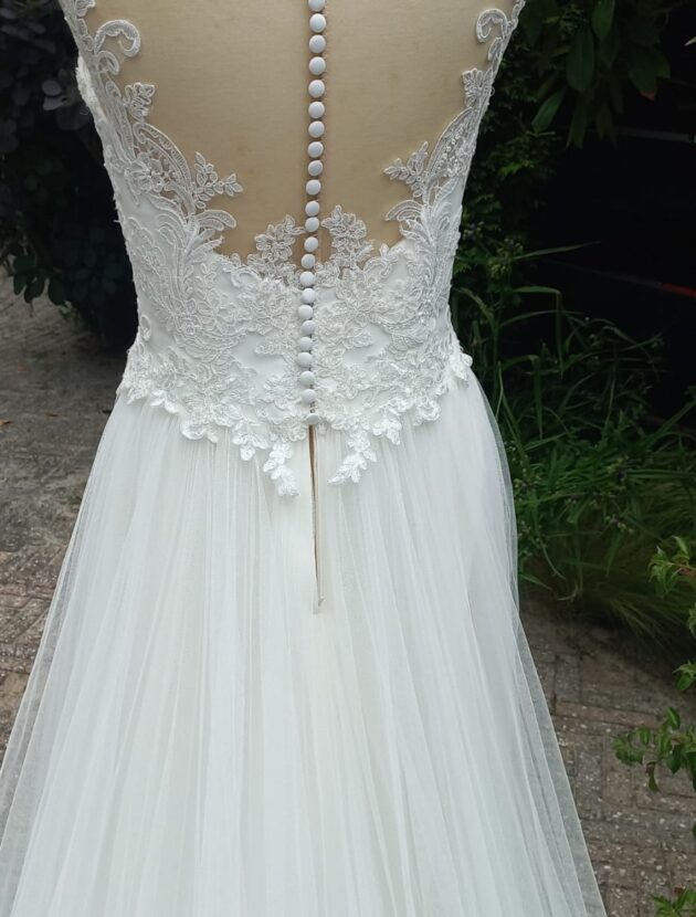 Modeca lichte kanten top trouwjurk