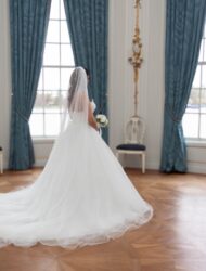 Strapless prinsessen trouwjurk (ball gown) met kant en sleep