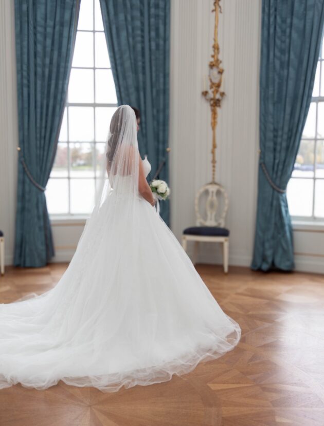 Strapless prinsessen trouwjurk (ball gown) met kant en sleep