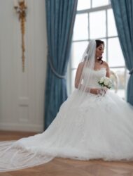 Strapless prinsessen trouwjurk (ball gown) met kant en sleep