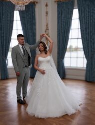Strapless prinsessen trouwjurk (ball gown) met kant en sleep