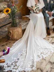 Elegante sexy jurk (Love Amina) met lage rug en lange sleep met kanten afwerking