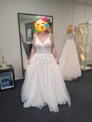Trouwjurk van kant in peach – Helemaal nieuw!