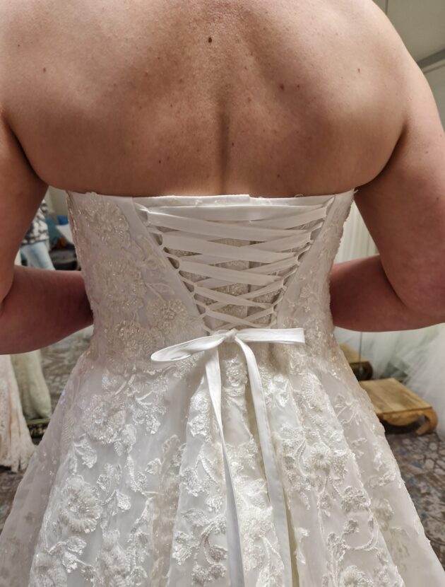 Trouwjurk, strapless, met sluier