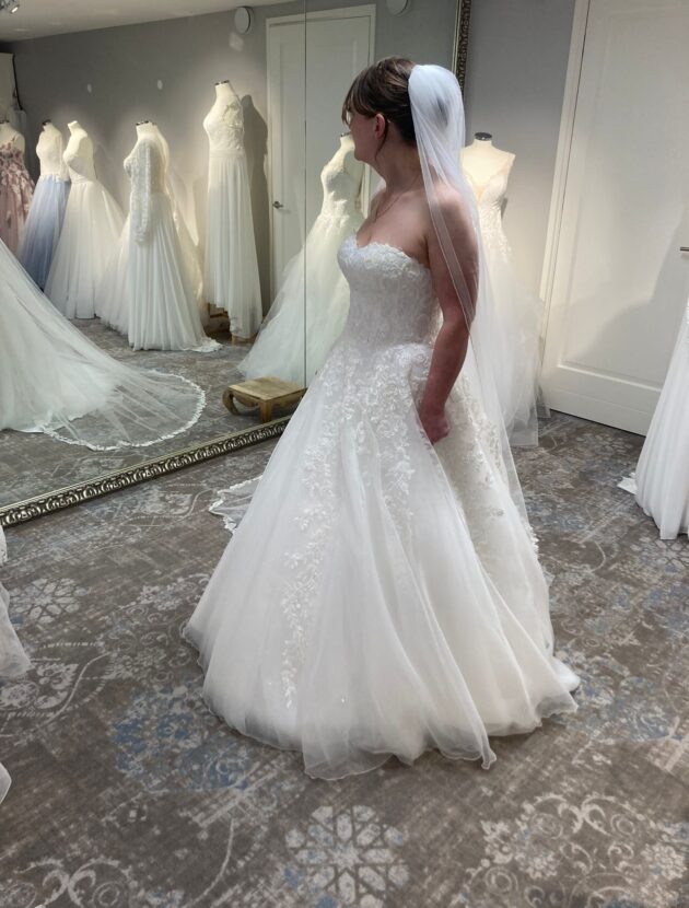Trouwjurk, strapless, met sluier