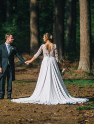 Prachtige Pronovias, kanten lijf, maat 40