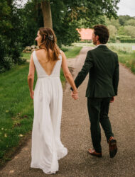 Prachtige trouw jumpsuit met open rug – Light and Lace
