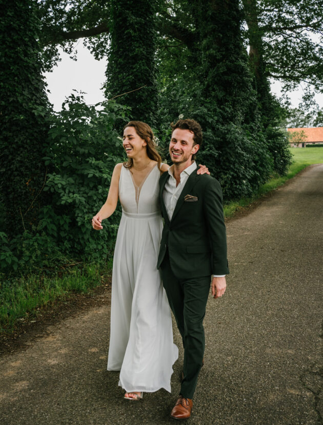 Prachtige trouw jumpsuit met open rug – Light and Lace