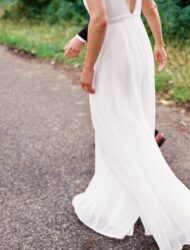 Prachtige trouw jumpsuit met open rug – Light and Lace