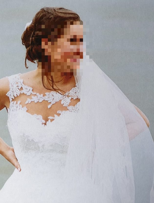Chique Pronovias trouwjurk met hoepel en prachtige sluier